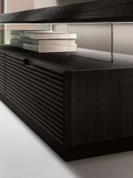 Zona living moderna con parete attrezzata